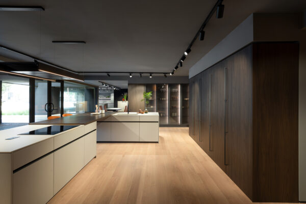 foto cucina moderna con isola nello store Arredo3 a Treviso